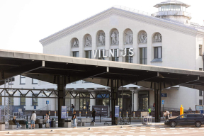 Вильнюсский аэропорт снова закрывался из-за метеошаров из Беларуси