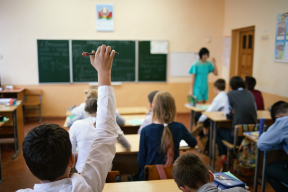 «Как жить в стране, где тебе надо на ремонт класса деньги нести? Такое позорище»